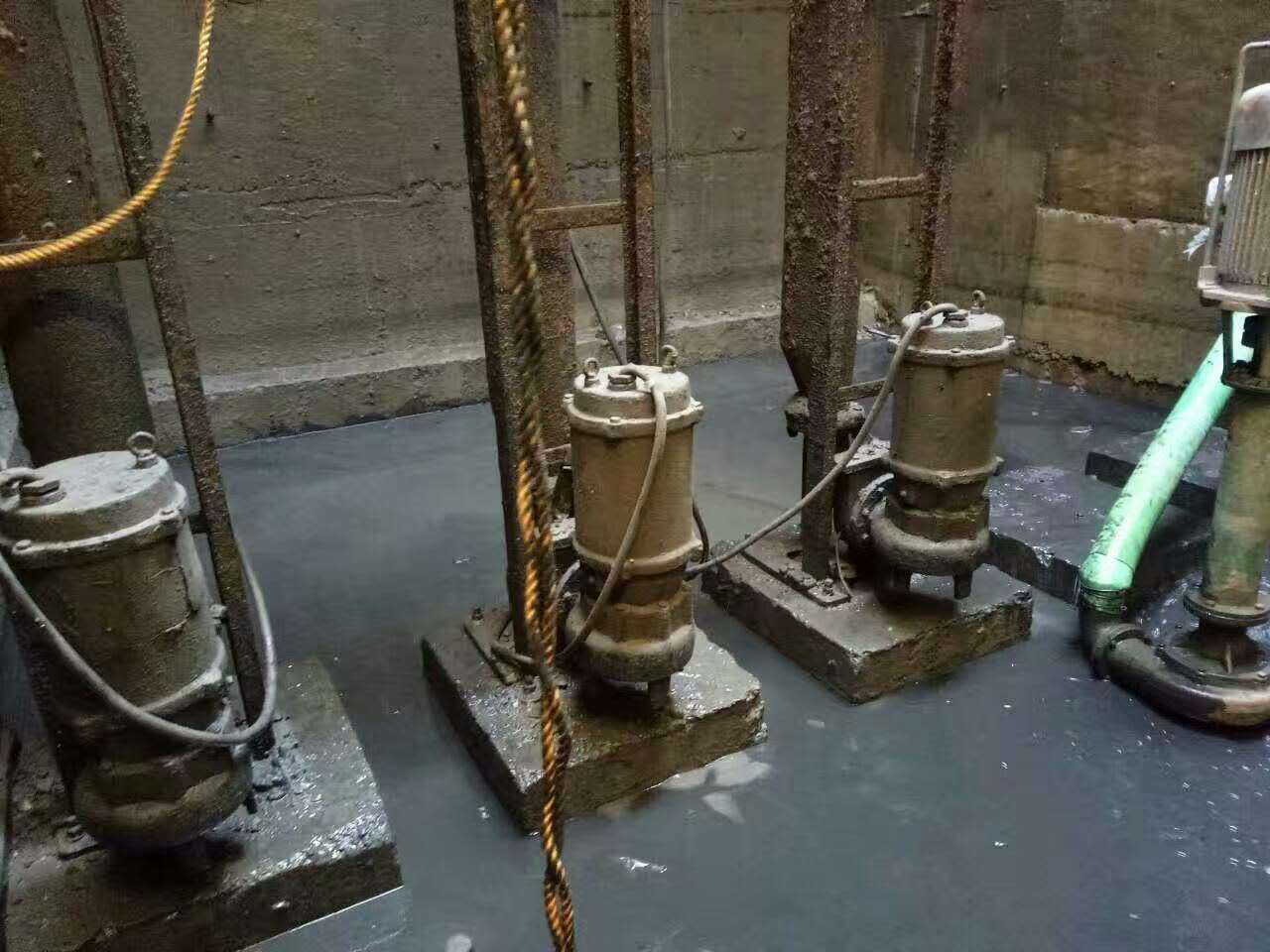 思南污水池清理